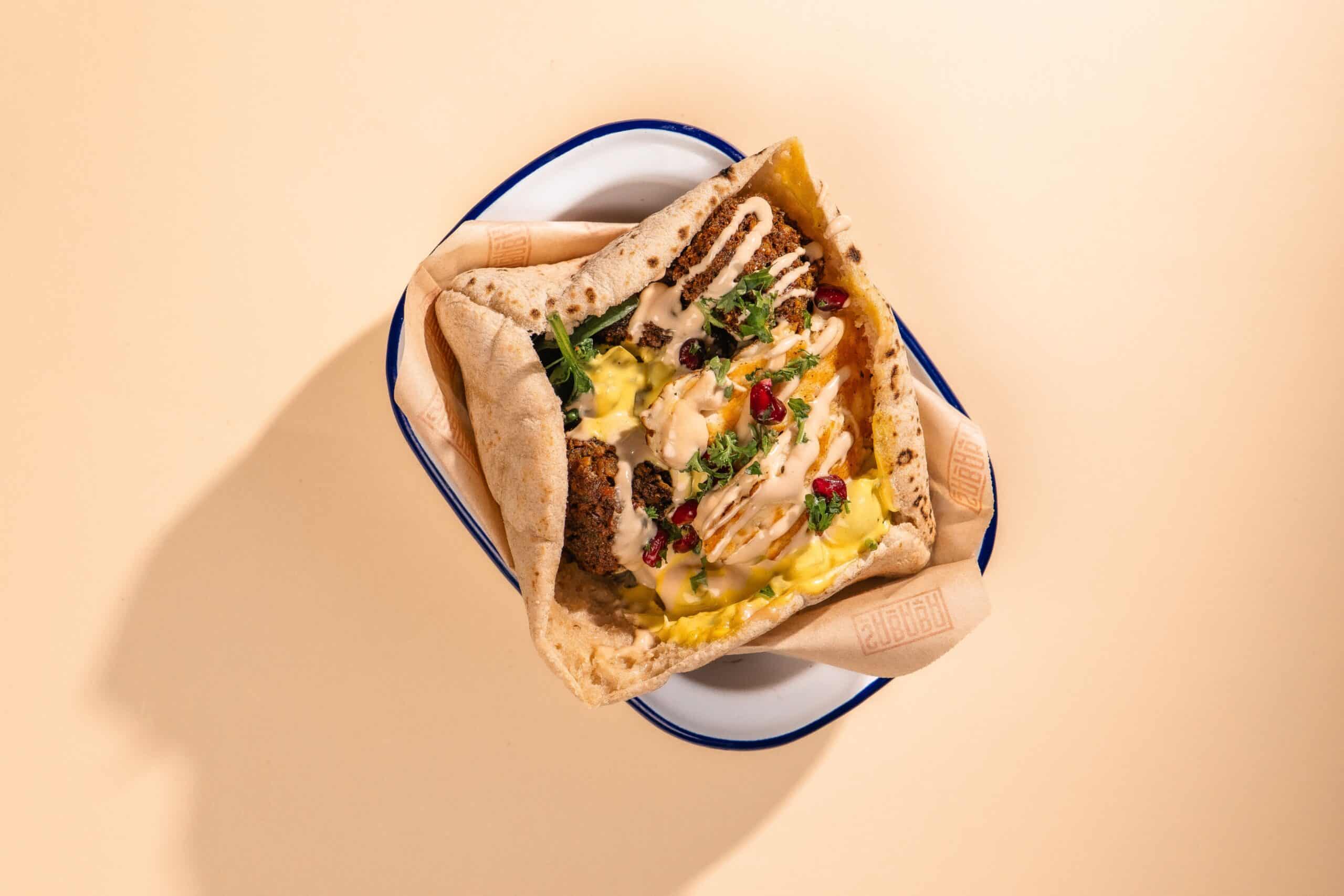 pita falafel halloumi piccalilly tahini granaatappel zuurdesem Sababa Amsterdam Den Haag